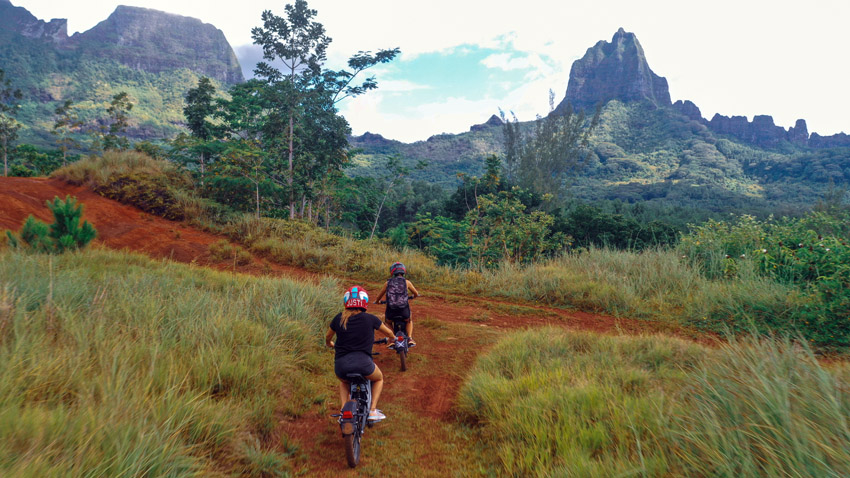 Moorea ride Motocross Tour French Polynesia Opunohu Cook